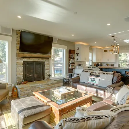 Stunning Luxury Home With Lake Tahoe Views And Hot Tub